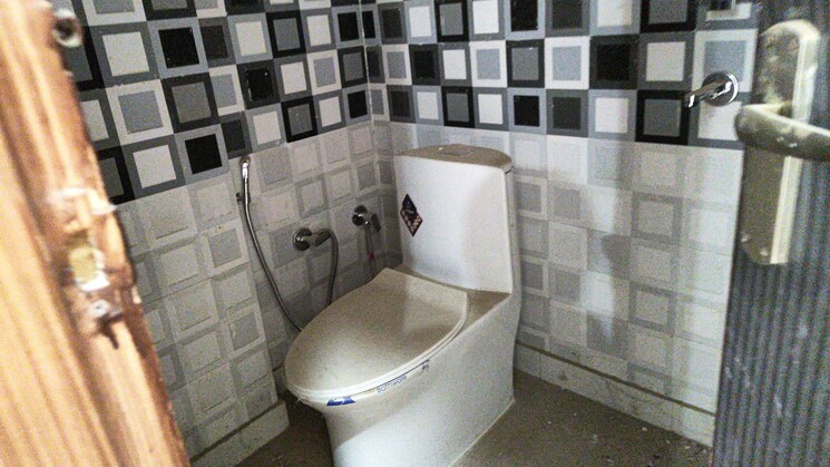 Bathroom, patel nagar 2 Bedroom 90 Sq.Yd. Builder Floor In Patel Nagar Delhi 7991140