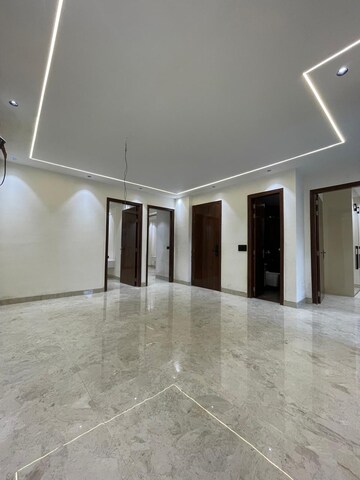 Room in 3 BHK Builder Floor at Anant Raj The Estate Floors, Sector 63a – for Sale