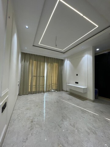 Room in 3 BHK Builder Floor at Anant Raj The Estate Floors, Sector 63a – for Sale