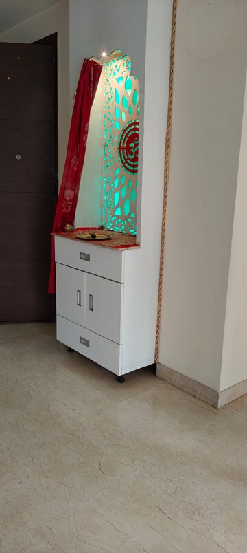 Furnished Amenities in 3 BHK Apartment at DLF Regency Park II, Sector 27 – for Sale