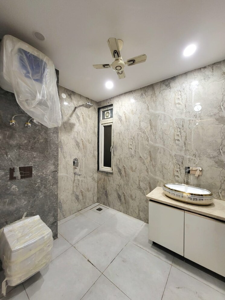 Bathroom, south-city-arcade 3 Bedroom 180 Sq.Yd. Builder Floor In Sector 41 Gurgaon 7991198