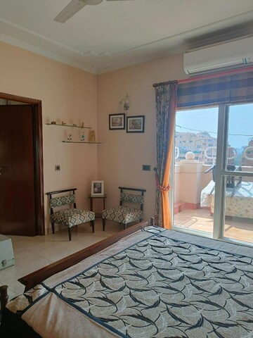 Bedroom in 2 BHK Apartment at Unitech Heritage City, Sector 25 – for Rent