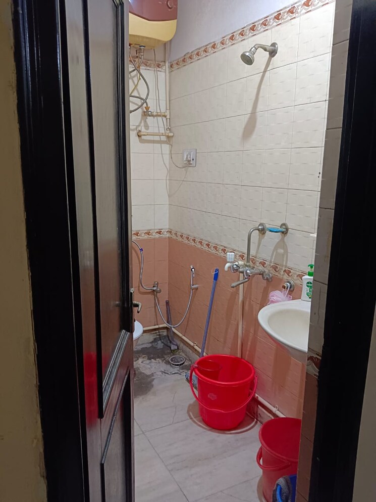 Bathroom, lajpat nagar 4 2 Bedroom 1004 Sq.Ft. Builder Floor In Lajpat Nagar 4 Delhi 7991276