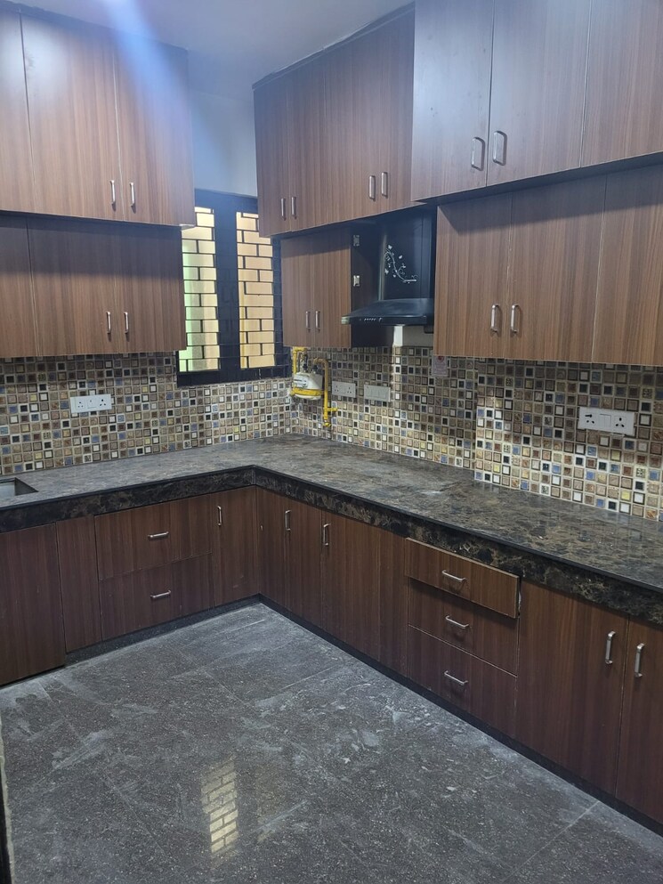 Kitchen, shatabdi-vihar-sector-61 4 Bedroom 2250 Sq.Ft. Apartment In Sector 61 Noida 7991489