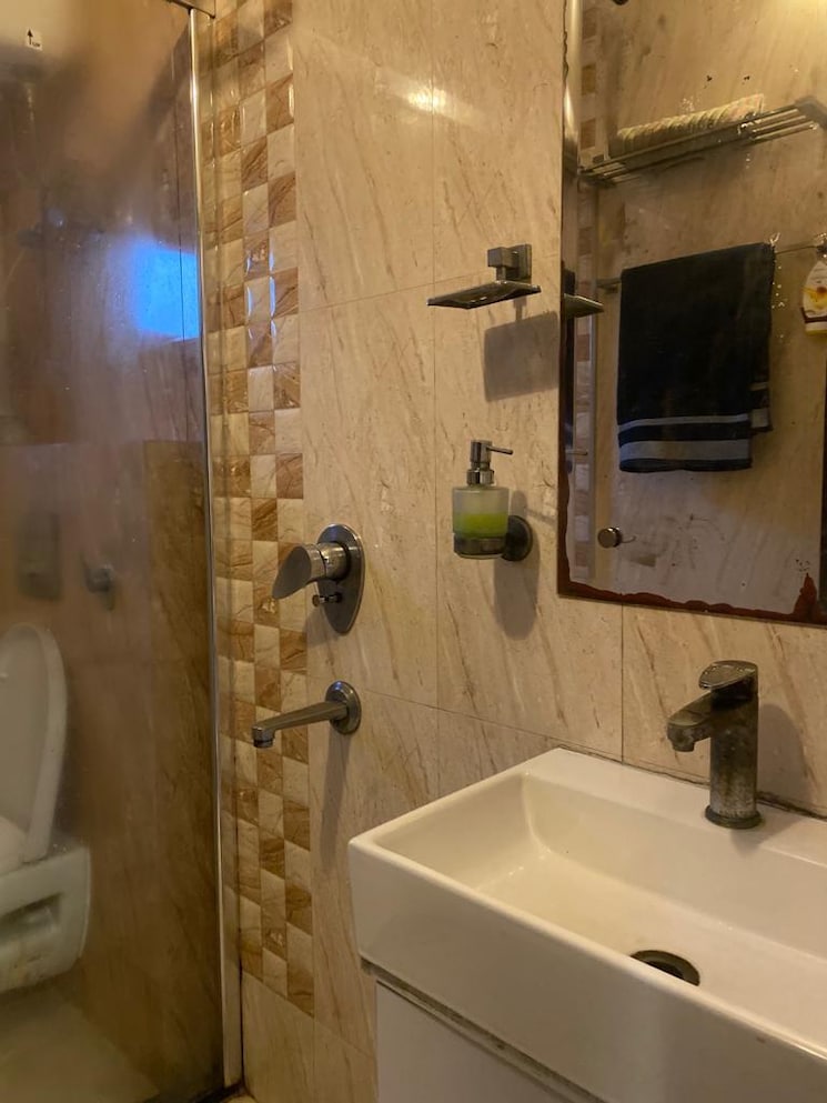 Bathroom, shatabdi-vihar-sector-61 4 Bedroom 2250 Sq.Ft. Apartment In Sector 61 Noida 7991489