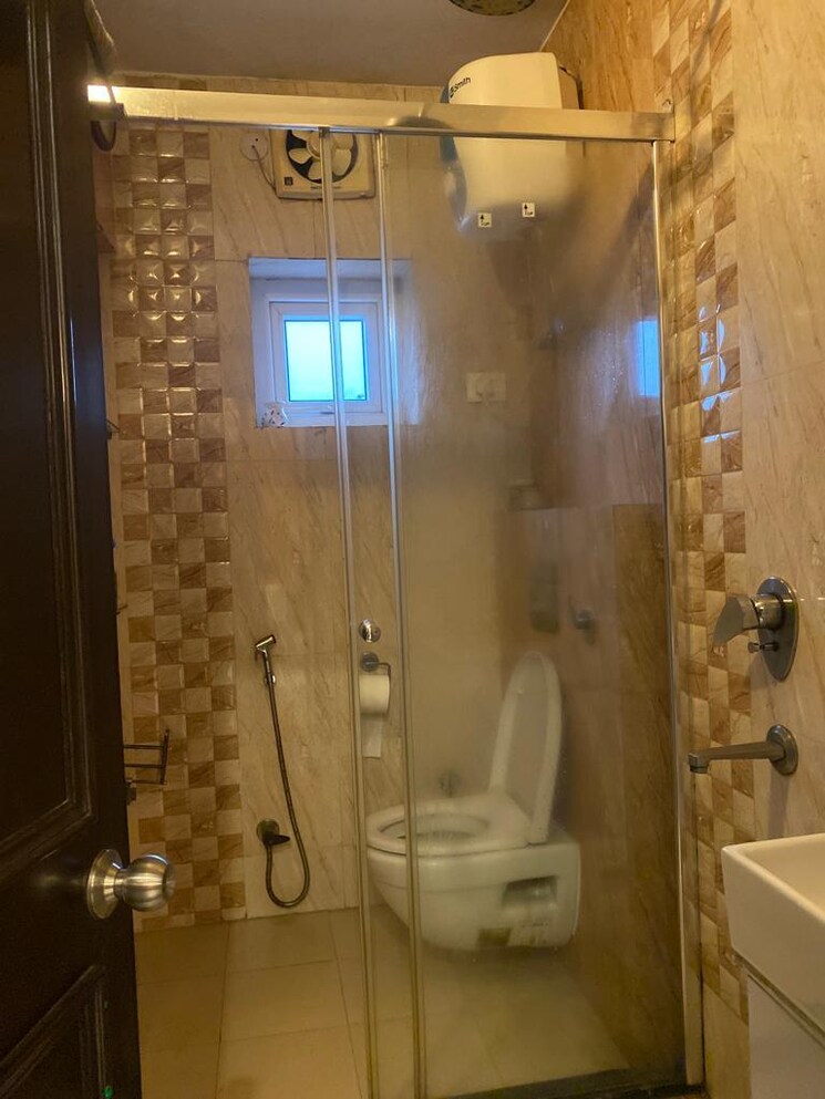Bathroom, shatabdi-vihar-sector-61 4 Bedroom 2250 Sq.Ft. Apartment In Sector 61 Noida 7991489