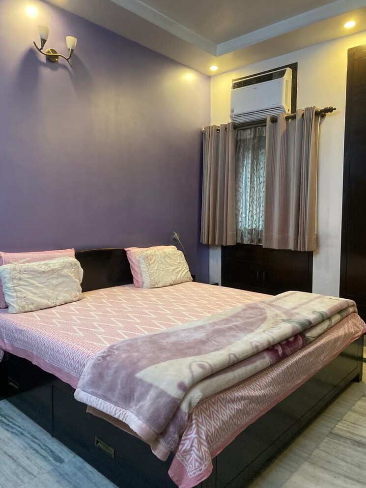 Master Bedroom, shatabdi-vihar-sector-61 4 Bedroom 2250 Sq.Ft. Apartment In Sector 61 Noida 7991489
