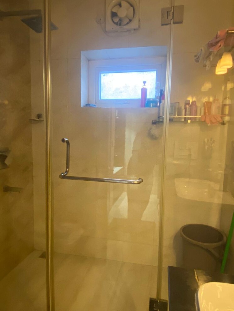 Bathroom, shatabdi-vihar-sector-61 4 Bedroom 2250 Sq.Ft. Apartment In Sector 61 Noida 7991489