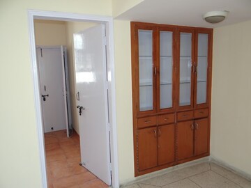 Room in 3 BHK Builder Floor at Unitech South City II, Sector 50 – for Rent