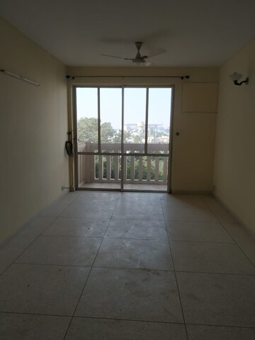 Room in 3 BHK Apartment at DLF Ridgewood Estate, Dlf Phase iv – for Sale
