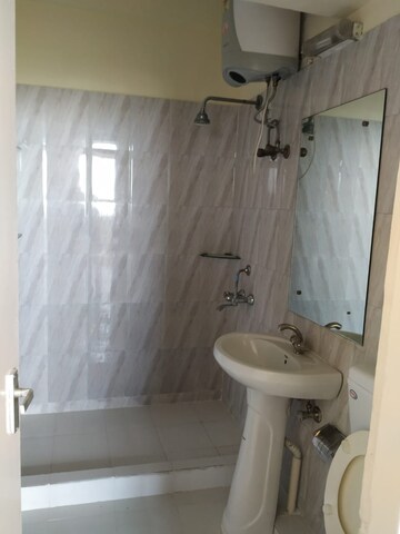 Bathroom in 3 BHK Apartment at DLF Ridgewood Estate, Dlf Phase iv – for Sale