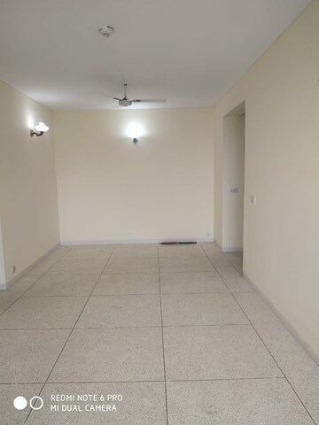 Room in 3 BHK Apartment at DLF Ridgewood Estate, Dlf Phase iv – for Sale