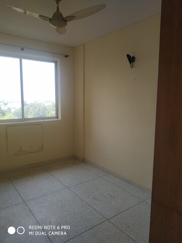 Room in 3 BHK Apartment at DLF Ridgewood Estate, Dlf Phase iv – for Sale