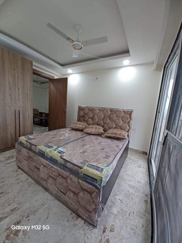 Bedroom in 3 BHK Builder Floor at Sector 46 – for Rent
