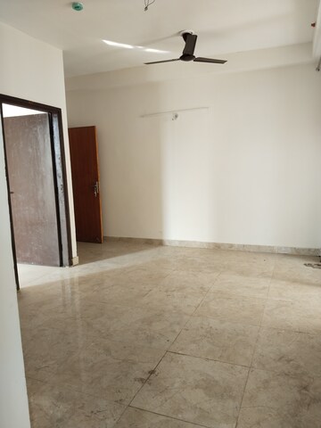 Room in 3 BHK Apartment at Amrapali Riverview, Amrapali Leisure Valley – for Rent