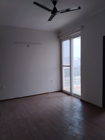 Room in 3 BHK Apartment at Amrapali Riverview, Amrapali Leisure Valley – for Rent