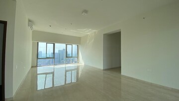 Room in 4 BHK Apartment at Piramal Aranya, Byculla – for Rent