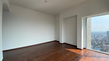 Room in 4 BHK Apartment at Piramal Aranya, Byculla – for Rent