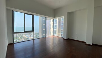 Room in 4 BHK Apartment at Piramal Aranya, Byculla – for Rent