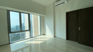 Room in 4 BHK Apartment at Piramal Aranya, Byculla – for Rent