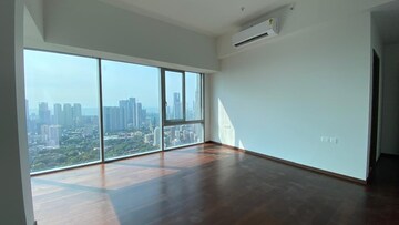 Room in 4 BHK Apartment at Piramal Aranya, Byculla – for Rent