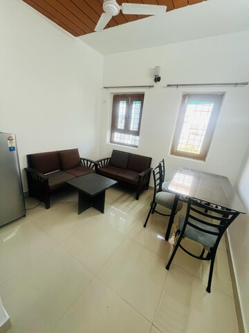 Living Room in 1 BHK Builder Floor at Ansal Sushant Lok I, Sector 43 – for Rent