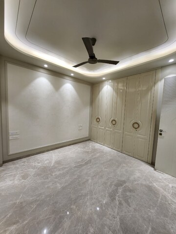 Master Bedroom in 4 BHK Builder Floor at Sector 57 – for Rent