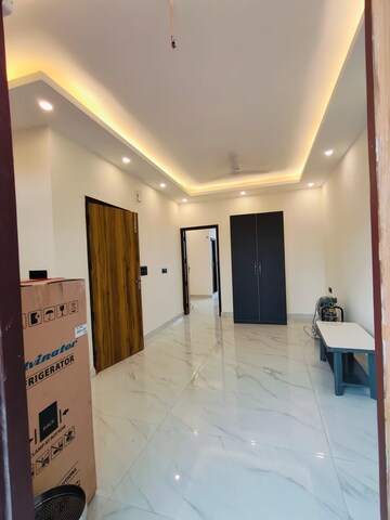 Room in 1 BHK Builder Floor at Ansal Sushant Lok I, Sector 43 – for Rent