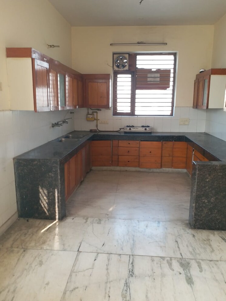 Master Bedroom, sector 41 6 Bedroom 180 Sq.Mt. Independent House In Sector 41 Noida 7991739