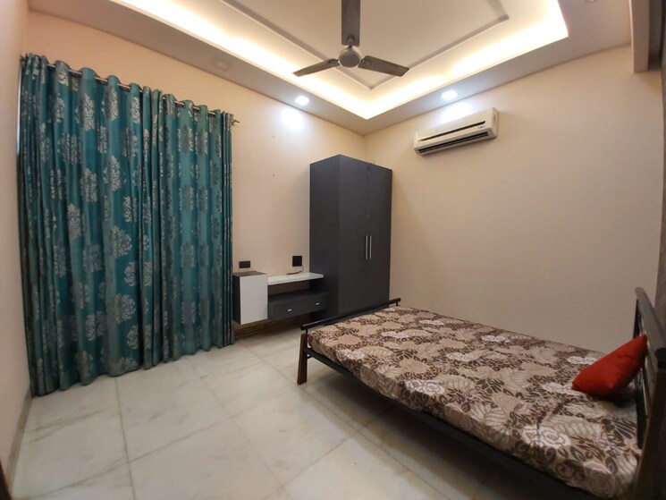 Bedroom, sector 41 6 Bedroom 180 Sq.Mt. Independent House In Sector 41 Noida 7991739