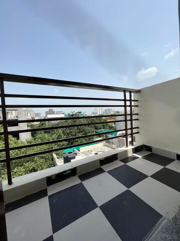 Balcony in 1 RK Builder Floor at Ansal Sushant Lok I, Sector 43 – for Rent