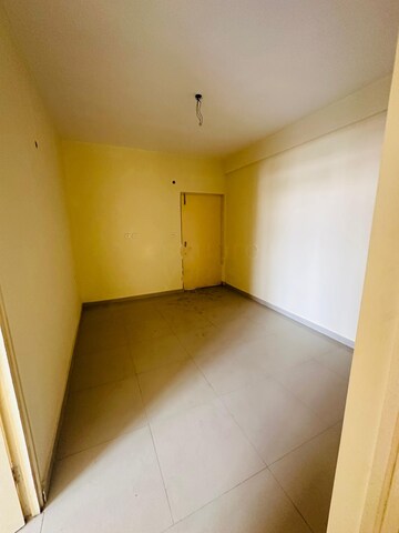Room in 2 BHK Apartment at Pyramid Fusion Homes, Sector 70a – for Rent