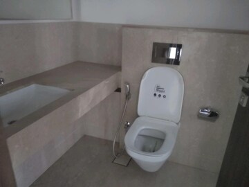 Attached Bathroom in 4 BHK Apartment at Piramal Aranya, Byculla – for Rent