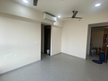 Room in 2 BHK Apartment at Piramal Vaikunth, Balkum Pada – for Rent
