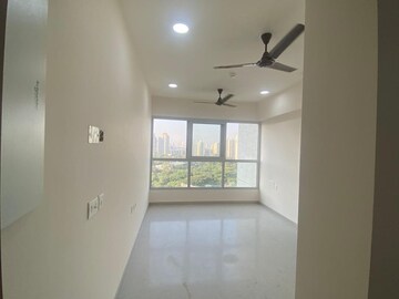 Room in 2 BHK Apartment at Piramal Vaikunth, Balkum Pada – for Rent