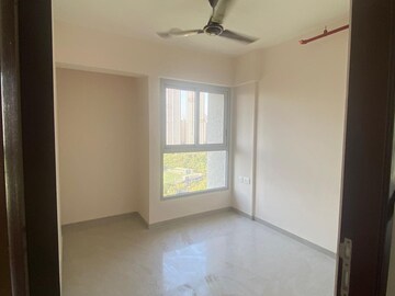 Room in 2 BHK Apartment at Piramal Vaikunth, Balkum Pada – for Rent