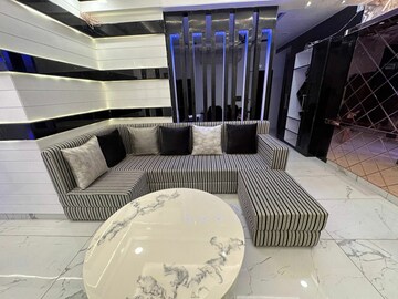 Living Room in 2 BHK Apartment at Alkapuri – for Rent