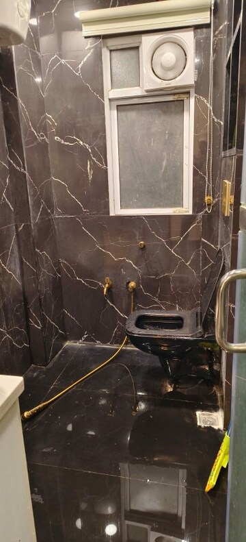 Attached Bathroom in 2 BHK Apartment at Alkapuri – for Rent
