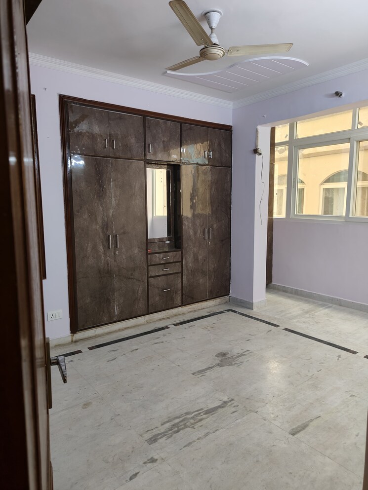 Room, rail-vihar-sector-30 6 Bedroom 250 Sq.Mt. Independent House In Sector 30 Noida 7991907