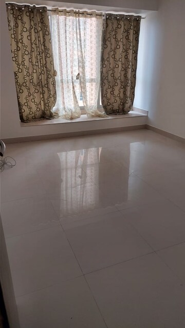 Room in 3 BHK Apartment at DB Orchid Woods, Goregaon East – for Rent