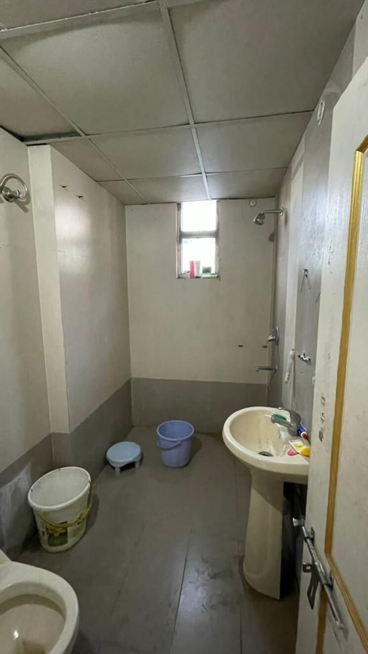 Attached Bathroom, chinhat 3 Bedroom 1700 Sq.Ft. Apartment In Chinhat Lucknow 7991901