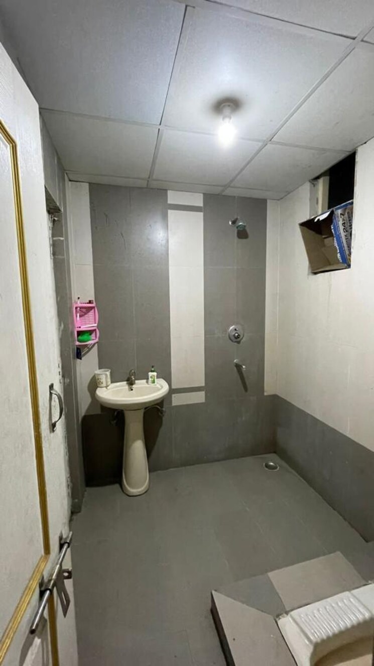 Attached Bathroom, chinhat 3 Bedroom 1700 Sq.Ft. Apartment In Chinhat Lucknow 7991901