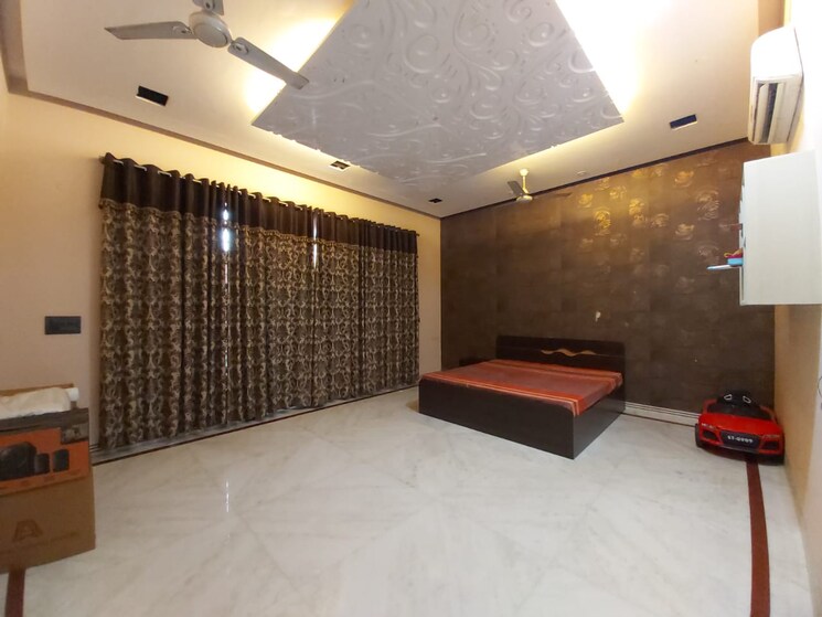 Bedroom, rwa-apartments-sector-52 6 Bedroom 200 Sq.Mt. Independent House In Sector 52 Noida 7991979