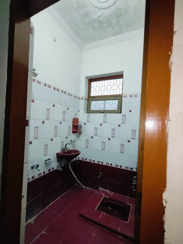 2 BHK Independent House For Rent in Aliganj