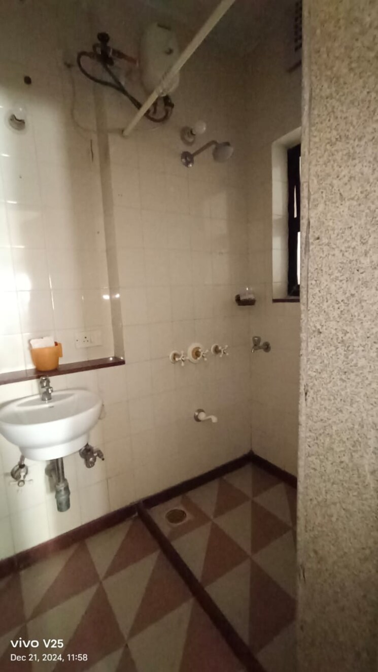 Bathroom, nilanjali-chs 2 Bedroom 1150 Sq.Ft. Apartment In Kalyani Nagar Pune 7991986