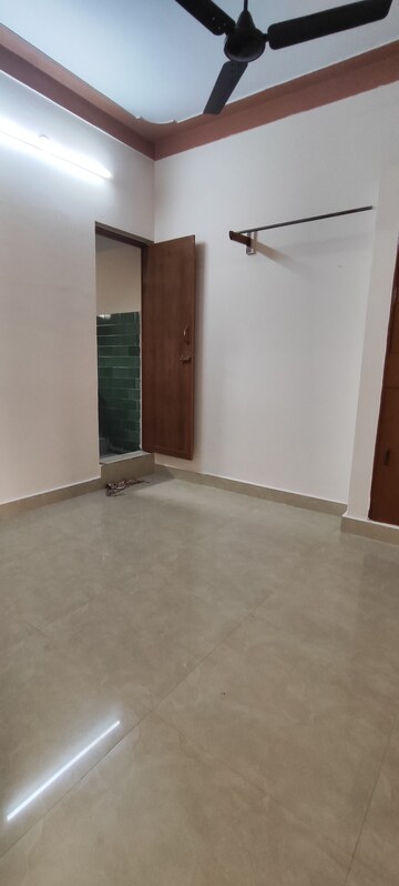 Room in 2 BHK Builder Floor at Koramangala – for Rent