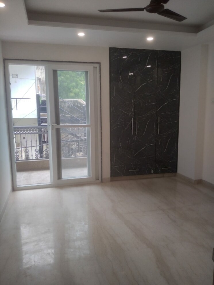 Room, hauz khas 3 Bedroom 135 Sq.Yd. Builder Floor In Hauz Khas Delhi 7992070