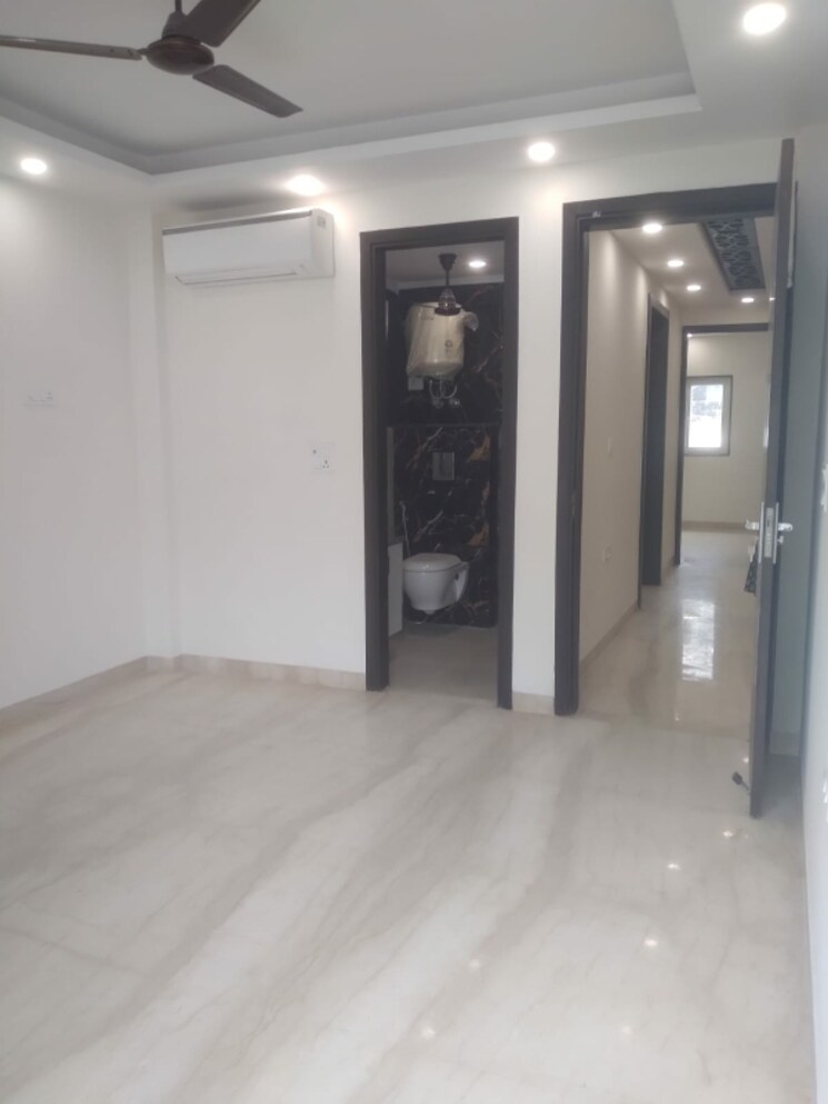 Room, hauz khas 3 Bedroom 135 Sq.Yd. Builder Floor In Hauz Khas Delhi 7992070