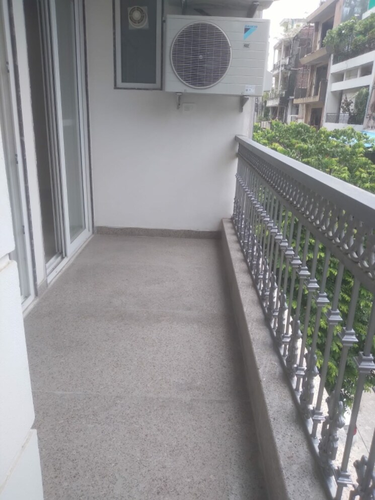 Balcony, hauz khas 3 Bedroom 135 Sq.Yd. Builder Floor In Hauz Khas Delhi 7992070