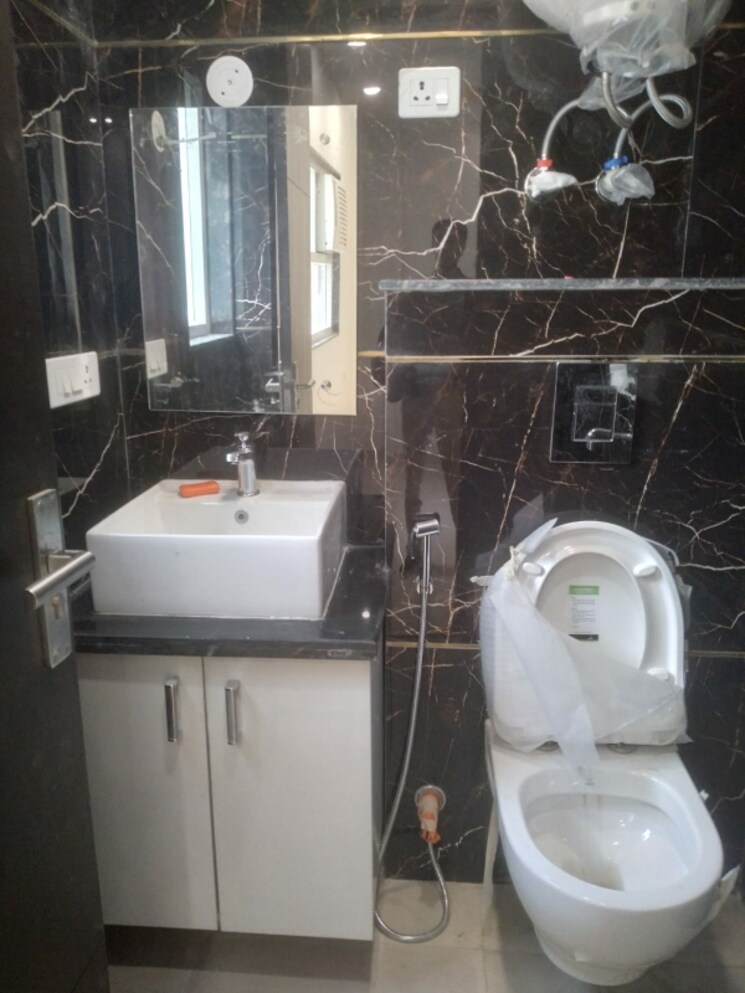 Bathroom, hauz khas 3 Bedroom 135 Sq.Yd. Builder Floor In Hauz Khas Delhi 7992070